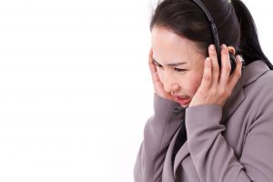 USBのヘッドセットから「ブーン」と異音が。原因は何？