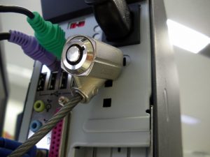 PCに付属するジャックの色の意味。ヘッドセットはピンクと緑を使う？