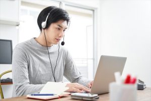 テレワーク中の会議にヘッドセットは必要？ヘッドセットを利用するメリット